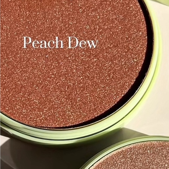 Pixi Glow-y Powder Radiance Powder in Peach Dew - Picture 3 of 3